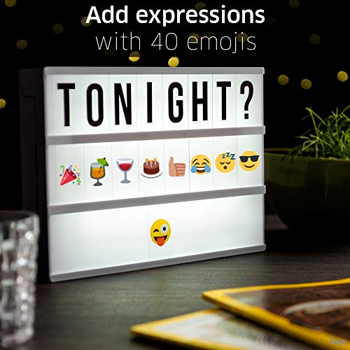 Gadgy ® Caja de Luz cinematográfica A4 | Con 40 Emojis, Cable USB, 85 Letras Symbolos Numeros Negro y 85 de color | Vintage Lightbox | Bateria o Electricidad