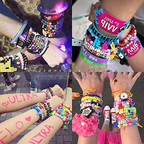 800pcs 4 letras de letras del alfabeto de acrílico de color A-Z Cube los granos con 1 cortador de hilo 1 cordón negro y 1 hilo de seda para joyería Hacer a los niños DIY collar pulsera