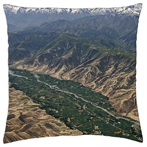 hindu kush campos entre las montañas hdr - Funda de cojín (18
