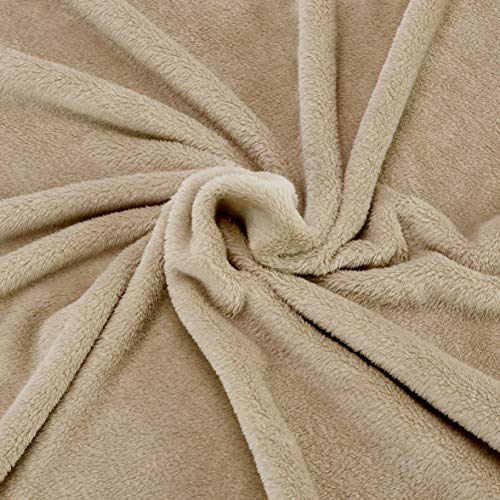 AmazonBasics - Manta, hecha de felpa de terciopelo suave - 229 x 274cm - arena