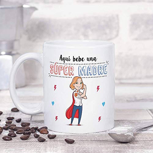 MUGFFINS Tazas Mama para Madres - AQUÍ Bebe UNA Super Madre - Taza Desayuno Original 350 ml - Idea Regalo para el día de la Madre