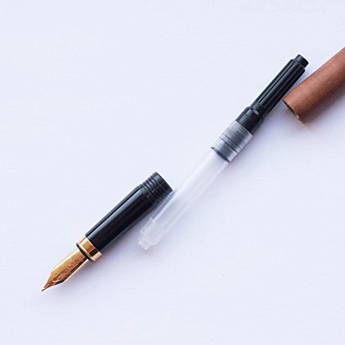 Pluma estilográfica de madera de peral, ecológica, lacada con cartucho intercambiable, en color blanco y beige.