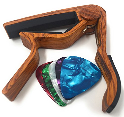 WiNGO Cejilla de Guitarra para Electrica Acústica Folk Ukelele Bajo Guitar Aleación de Aluminio Guitar Capo con 5 Púas de Guitarra, Madera Color.