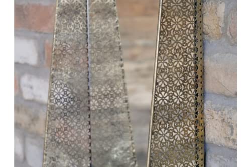 Espejo de pared de metal de filigrana dorada grande de 61 cm con estante