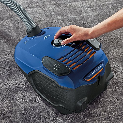 AEG VX6-2-IS-P Aspiradora de Trineo Con Bolsa, 800 W de Potencia, Ruedas 360º, Filtro Higiénico Lavable, Radio de acción de 9m, 77dB de Ruido, Cepillos Suelos Duros y Parquet, Color Azul