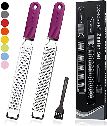 LEMCASE Zester, Rallador de queso, rallador de parmesano, rallador de limón, rallador de cocina de acero inoxidable con cubierta protectora y mango de silicona, color morado (juego de 2)