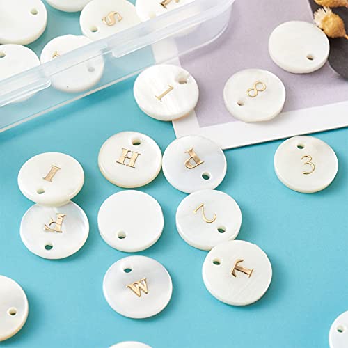 Beadthoven - 92 colgantes de concha de agua dulce, redondos, blancos y redondos con bloqueo de oro, número 0 a 9 y colgantes alfabetos, cuentas de conchas marinas para hacer joyas, agujero: 1,5 mm