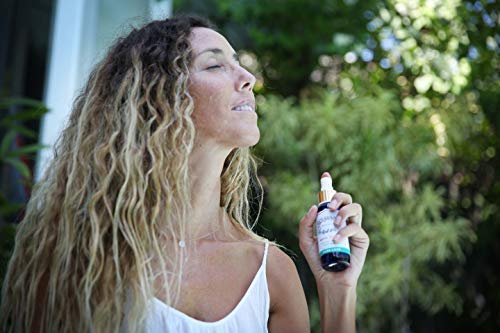Aura Spray para atraer “ Amor Puro ” con Energía de cristales sanadores y aceites Esenciales naturales de Jasmin, Ylang Ylang y Chempaka - Hecho a mano en Bali y bendecido bajo la luna llena - 100ml