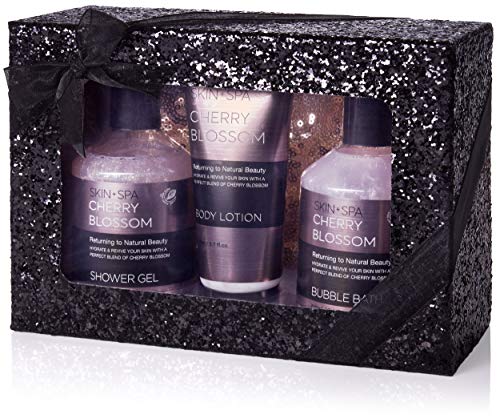 BRUBAKER Cosmetics Kit para Baños "Cherry Blossom Skin + Spa" con Aroma a Cerezo en Flor - Set de Regalo para Mujer de 4 piezas - en caja de regalo de purpurina negra + bolsa de cosméticos