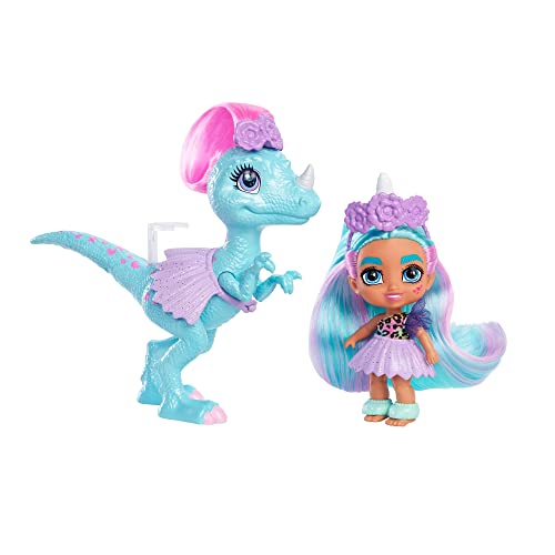 Cave Club Bebé con dinosaurio, muñeca pelo azul con mascota y accesorios, juguete para niñas y niños +4 años (Mattel GXP25)