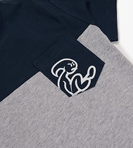 El Niño Tarifa Sweetwear. Camiseta de niños de Cuello Redondo en Color Azul y Gris. con Bolsillo y Estampado Frontal (4)
