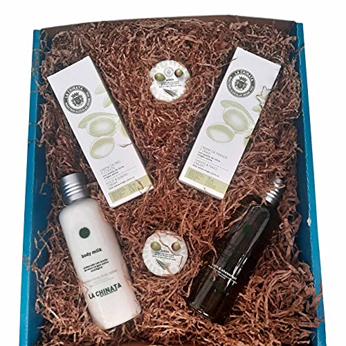Estuche de cosmética con crema de pies y codos, crema de manos y uñas, gel de baño, bodymilk corporal y pastilla de jabón para regalar