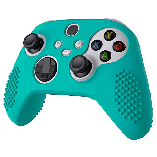 eXtremeRate PlayVital Funda de Silicona para Xbox Series X S Protector Tacto Suave Carcasa Antideslizante con 6 Tapas de Joysitcks Funda de Goma para Mando Xbox Series S X(3D Tachonado-Aqua Verde)