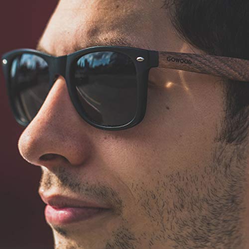 GOWOOD Gafas de sol para hombre y mujer con patillas de madera de nogal y cristales negros polarizados