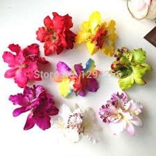 Horquillas para el pelo con orquídeas de color lavanda.