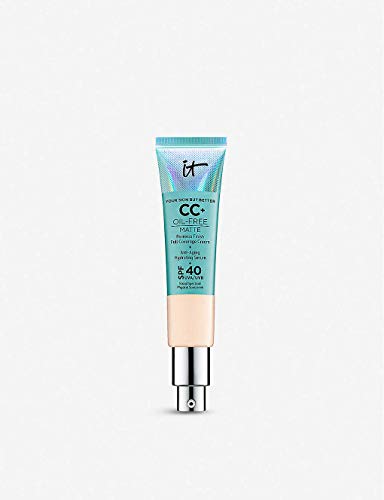 It Cosmetics CC+ crema de cobertura completa sin aceite y sin poros + suero hidratante antienvejecimiento. Color: claro.