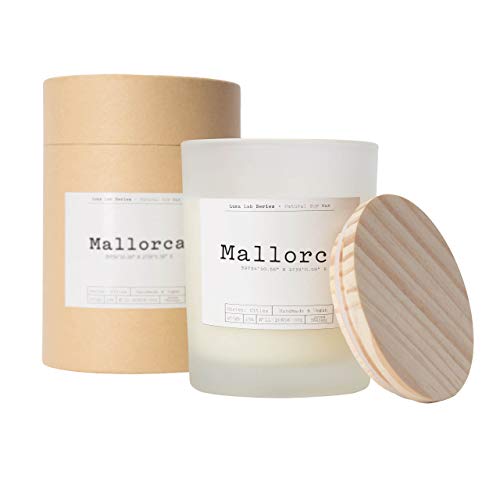 Lumaland Luma Lab Vela Perfumada City - Mallorca - Recuerdos de tu Lugar Favorito en Casa - 100% Cera de Soja - Vegana, Sostenible y Elegante - Aroma a Jacinto, Lavanda y Madera de Cedro