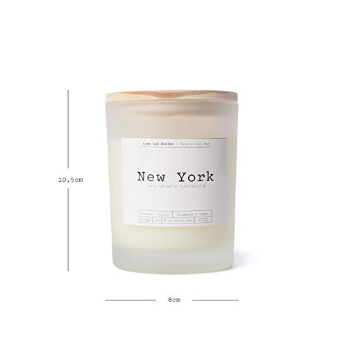 Lumaland Luma Lab Vela Perfumada City - Nueva York - Recuerdos de tu Lugar Favorito en Casa - 100% Cera de Soja - Vegana, Sostenible y Elegante - Aroma de Vainilla, Manzana y Frambuesa