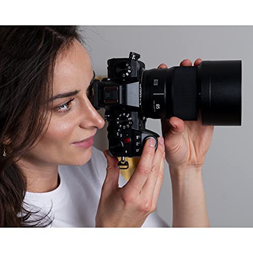 Panasonic LUMIX S-S85E - Objetivo fijo para Cámaras de montura M4 / 3 (Distancia focal de 85 mm, F 1.8, Lumix S, soporte en L, resistente a polvo y salpicaduras, adecuado para Retratos) Negro