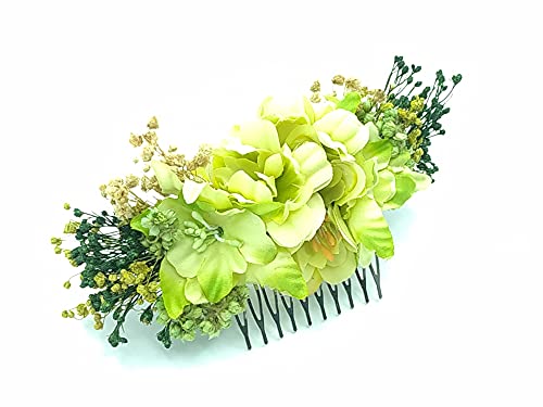 PEINETA DE FLORES CORONA DE FLORES COLOR VERDE PISTACHO.(17X6cm) HECHO A MANO EN FLORES DE TELA Y FLORES PRESERVADAS. PIEZA UNICA. AB-0002