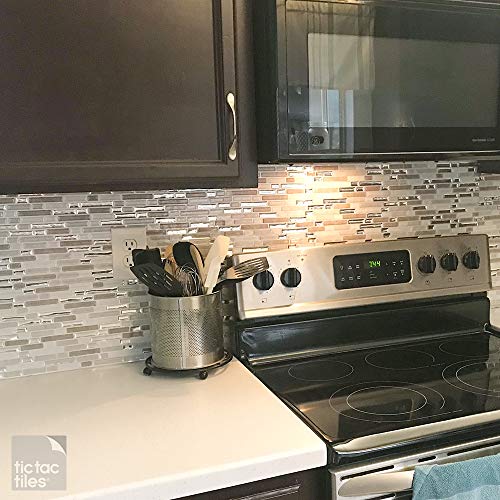 Tic Tac Tiles cáscara de anti-moho y baldosas de la pared del palillo en Como Pebble 10 10" x 10" Mármol gris; Medio Mármol Beige; Plata metálica; Blanco