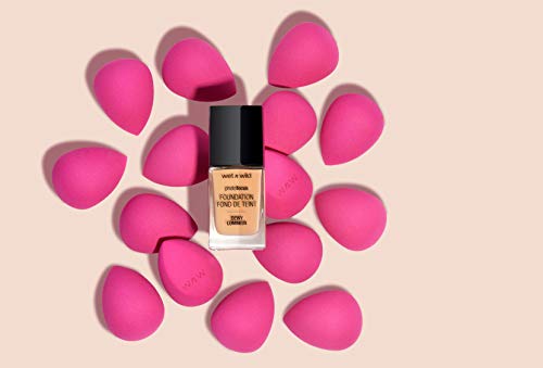 Wet n Wild - Photo Focus Foundation DEWY - Base Ligera, Hidratante y Supernutritiva para Pieles Normales y Secas - Atenúa las Imperfecciones y Minimiza los Poros - Vegano - Desert Beige - 1 Unidad