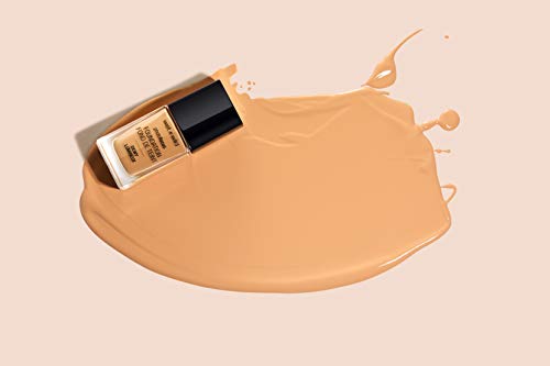 Wet n Wild - Photo Focus Foundation DEWY - Base Ligera, Hidratante y Supernutritiva para Pieles Normales y Secas - Atenúa las Imperfecciones y Minimiza los Poros - Vegano - Desert Beige - 1 Unidad