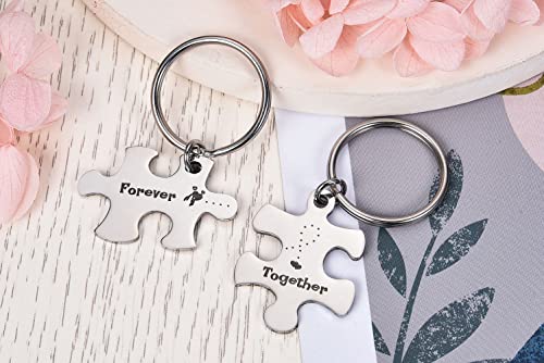 Zysta Juego de 2 llaveros unisex para parejas, de acero inoxidable grabado Forever Together con forma de corazón con un rompecabezas, regalo para él y ella, plateado, 25mm, Llavero