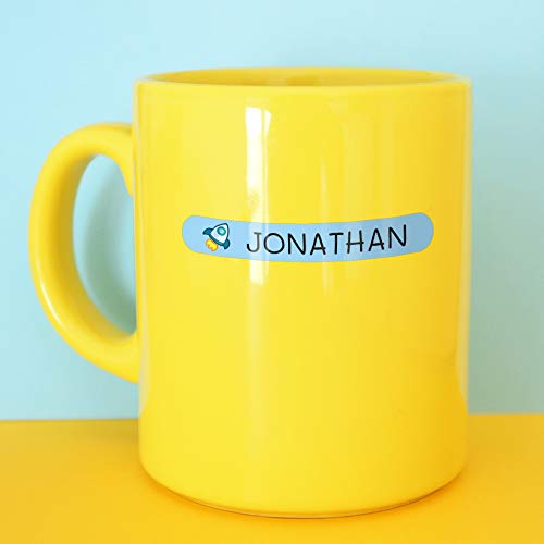 50 Etiquetas Adhesivas Personalizadas, de 6 x 1 cms, para marcar objetos, libros, fiambreras, etc. Color Amarillo Basico