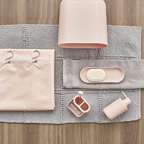 iDesign Set de baño, juego de 4 compuesto por dispensador de jabón, porta cepillo de dientes, algodonero y bandeja de plástico, accesorios de baño para el lavabo, rosa