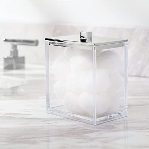 mDesign Juego de 2 envases para cosméticos – Bote con tapa cuadrado para productos de aseo – Dispensador de discos de algodón y caja para bastoncillos de plástico – transparente y plateado
