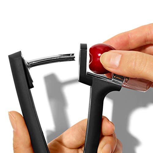 OXO Good Grips - Deshuesador de cerezas y aceitunas, color negro