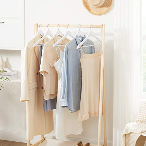SONGMICS Perchas de Madera para Trajes, Juego de 20, Madera Maciza, Hombros con Muescas, Antideslizantes para Chaquetas, Camisas, Pantalones, Gancho Giratorio de 360°, Blanco CRW03W-20